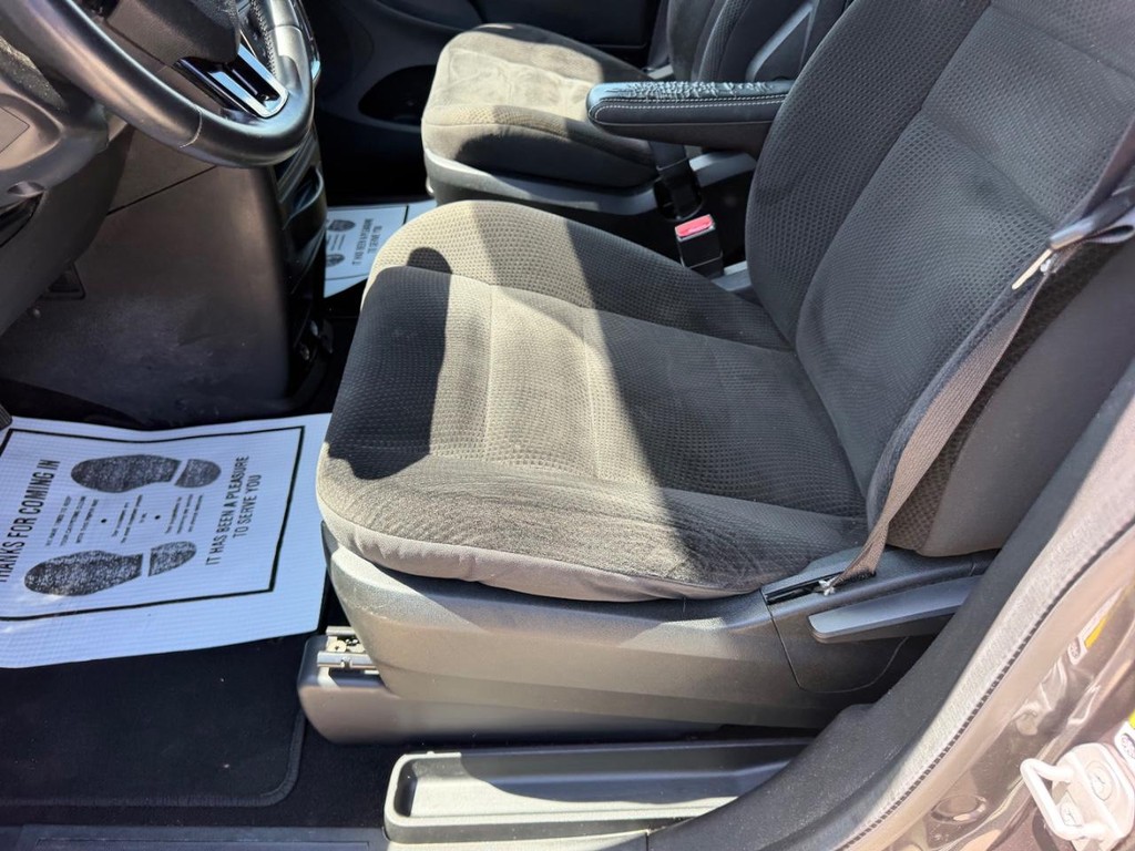 Dodge Grand Caravan Vehicle Full-screen Gallery Image 19