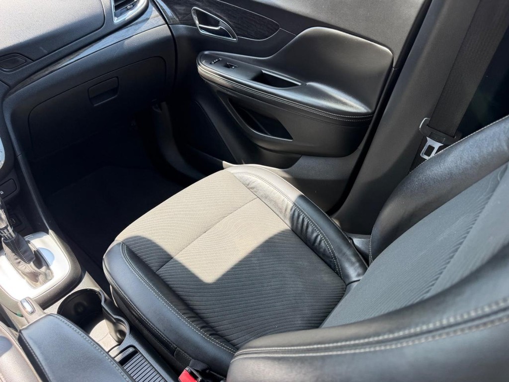 Buick Encore Vehicle Full-screen Gallery Image 15