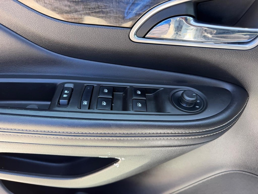 Buick Encore Vehicle Full-screen Gallery Image 16