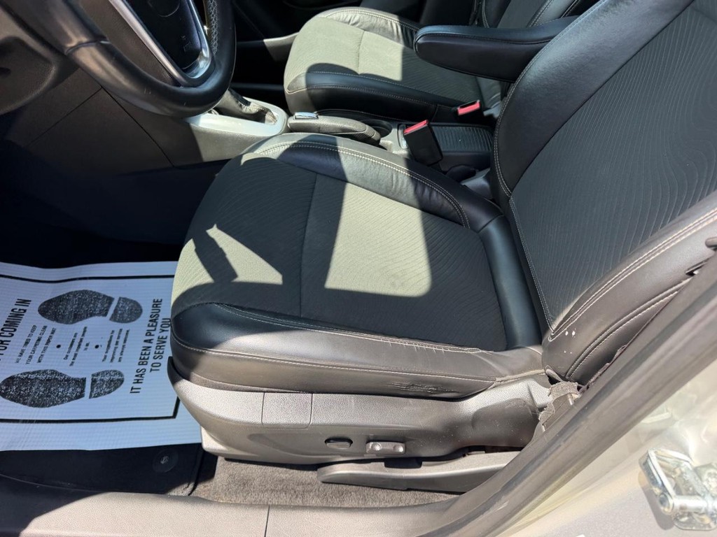 Buick Encore Vehicle Full-screen Gallery Image 17