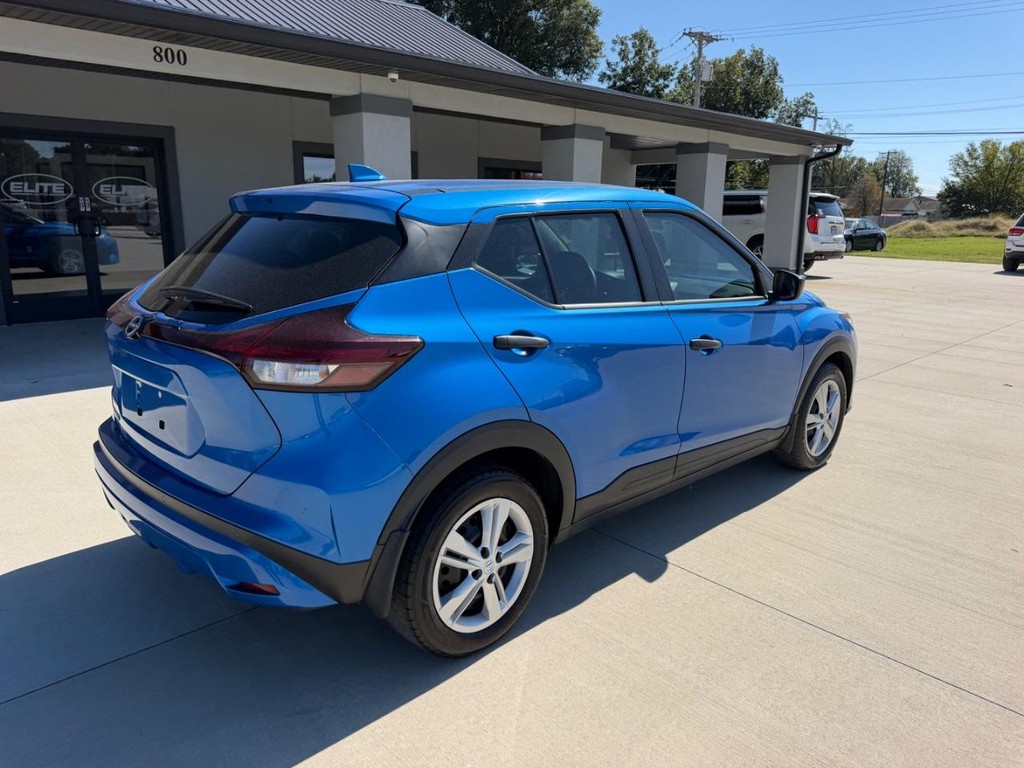 Nissan Kicks Vehicle Full-screen Gallery Image 3