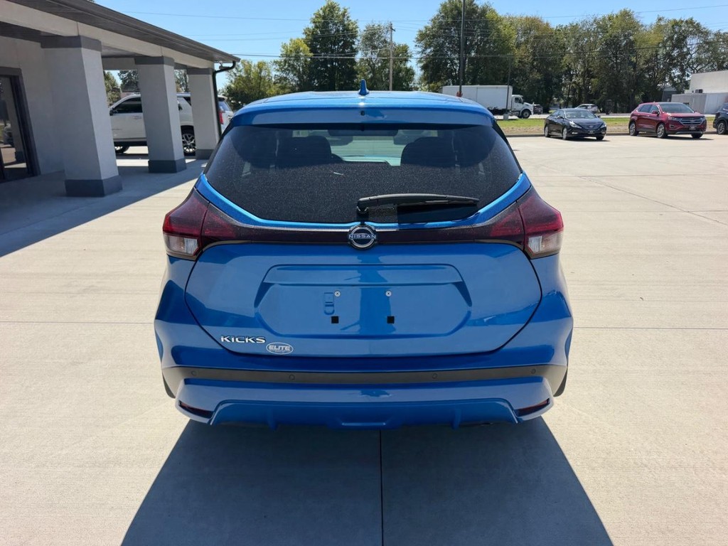 Nissan Kicks Vehicle Full-screen Gallery Image 4