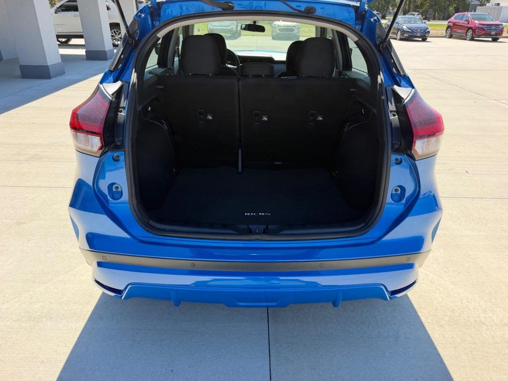 Nissan Kicks Vehicle Full-screen Gallery Image 5