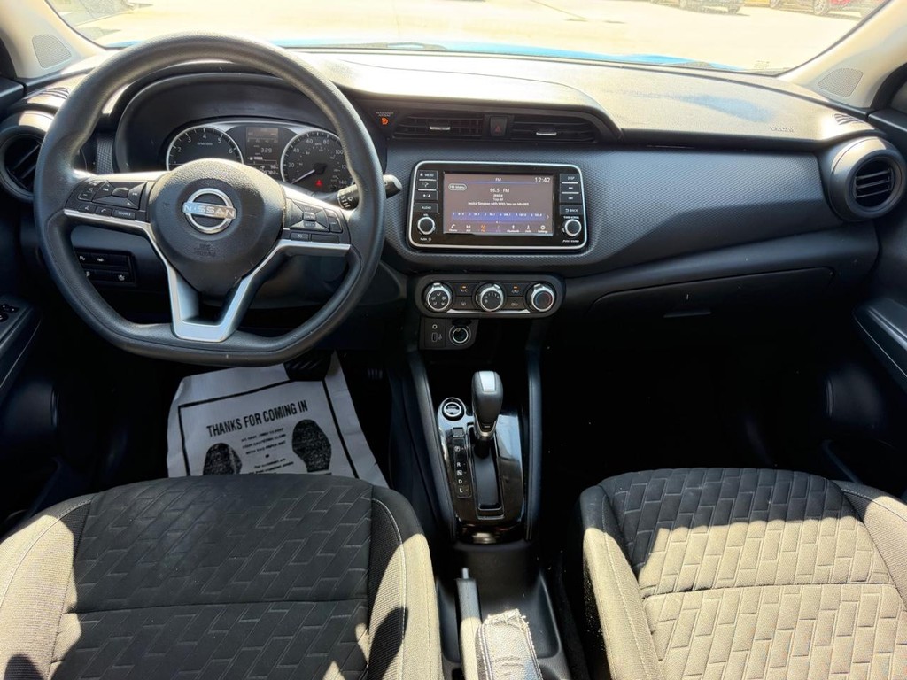 Nissan Kicks Vehicle Full-screen Gallery Image 8