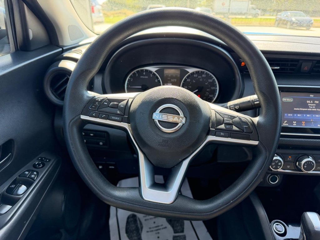 Nissan Kicks Vehicle Full-screen Gallery Image 9