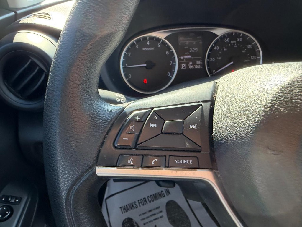 Nissan Kicks Vehicle Full-screen Gallery Image 10