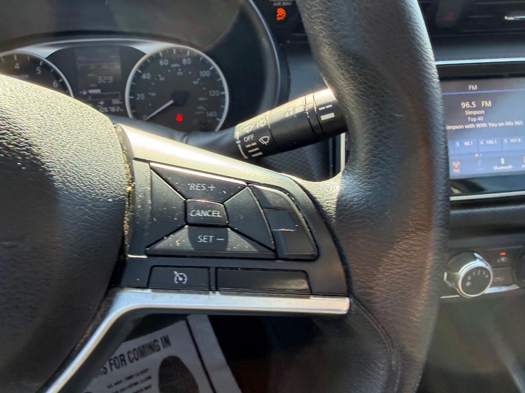 Nissan Kicks Vehicle Full-screen Gallery Image 11