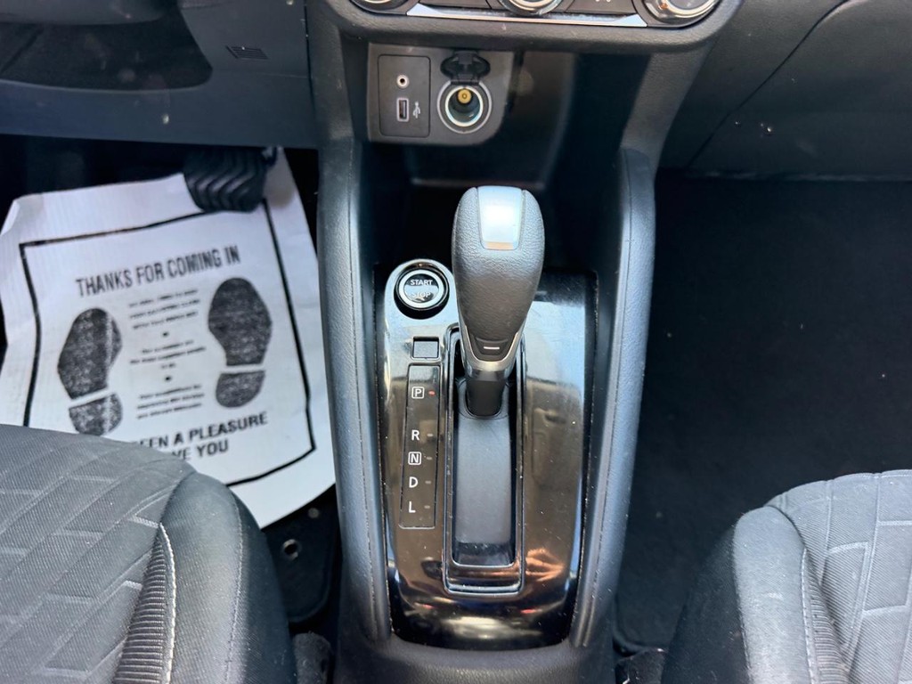 Nissan Kicks Vehicle Full-screen Gallery Image 14