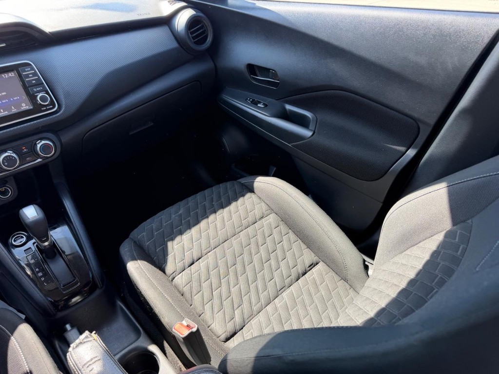 Nissan Kicks Vehicle Full-screen Gallery Image 15