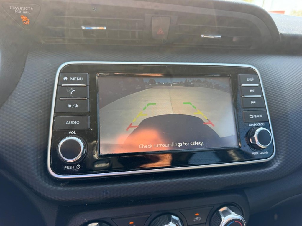 Nissan Kicks Vehicle Full-screen Gallery Image 19