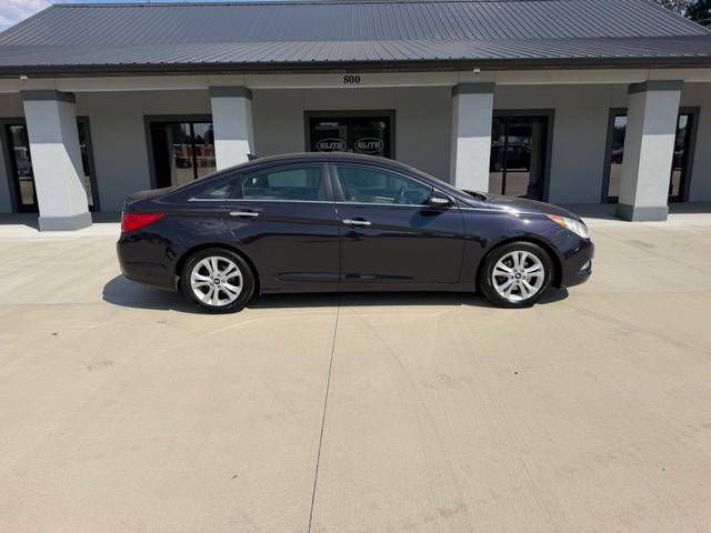 Hyundai Sonata Vehicle Full-screen Gallery Image 2