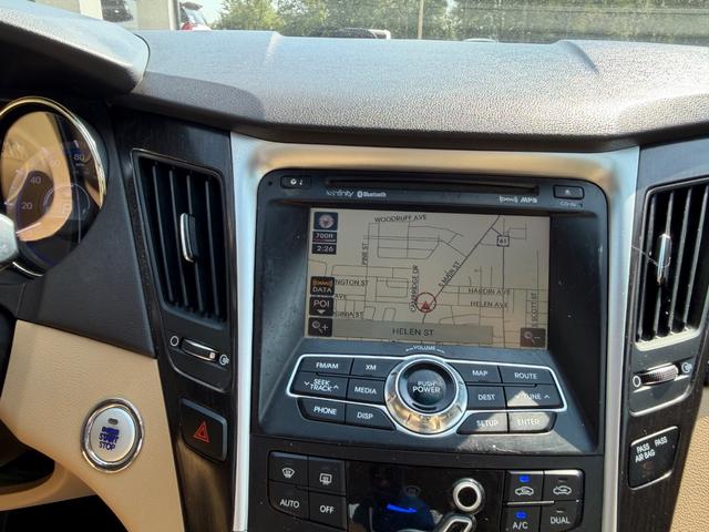 Hyundai Sonata Vehicle Full-screen Gallery Image 13
