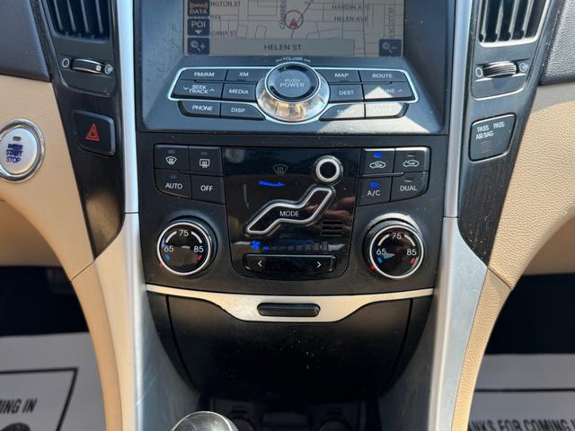 Hyundai Sonata Vehicle Full-screen Gallery Image 14