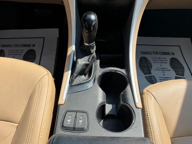 Hyundai Sonata Vehicle Full-screen Gallery Image 15