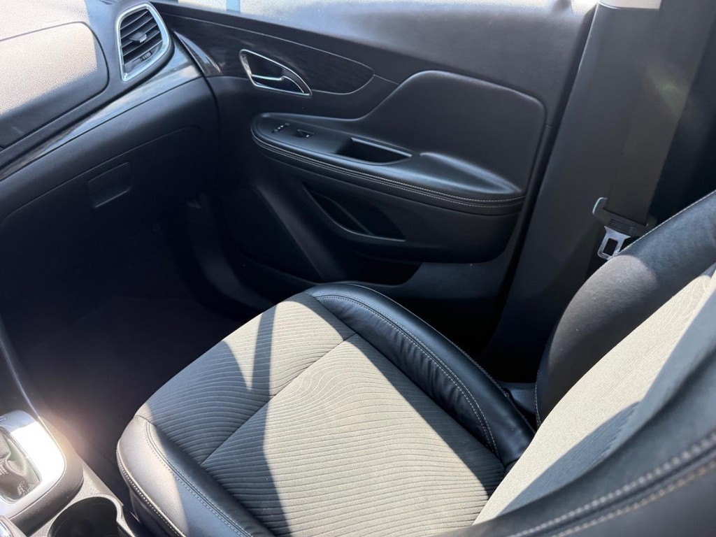 Buick Encore Vehicle Full-screen Gallery Image 15