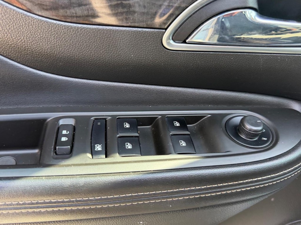 Buick Encore Vehicle Full-screen Gallery Image 16