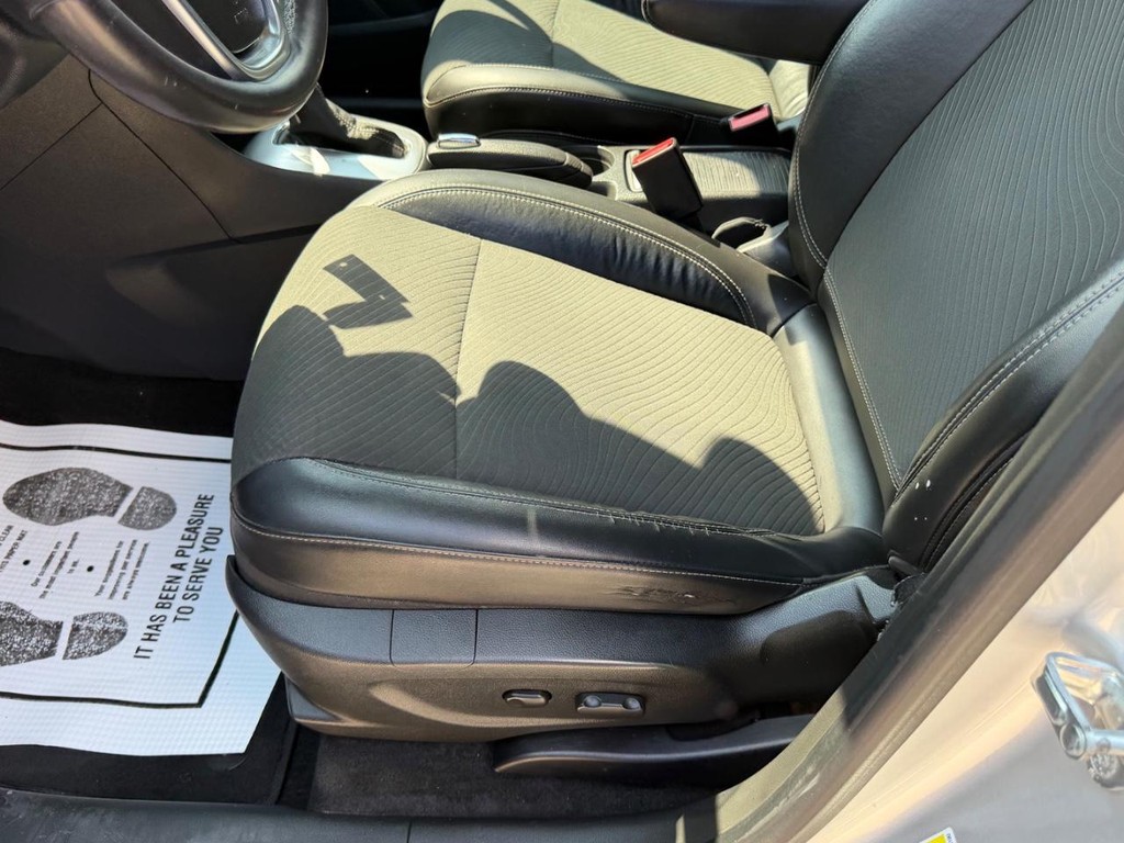 Buick Encore Vehicle Full-screen Gallery Image 17