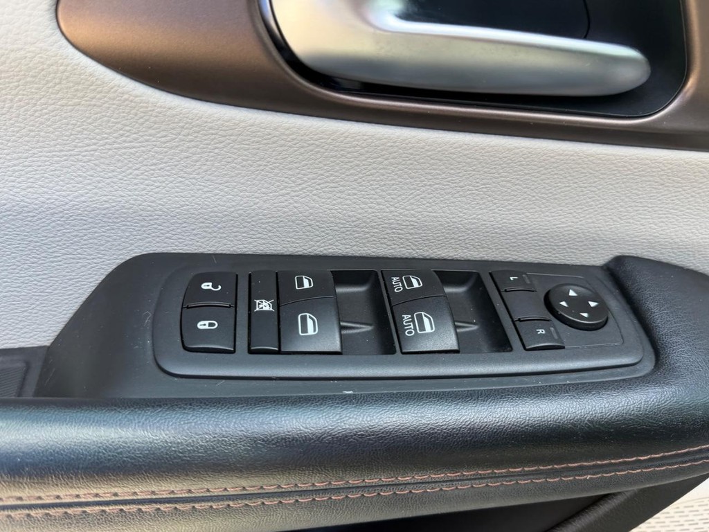Chrysler Pacifica Vehicle Full-screen Gallery Image 20