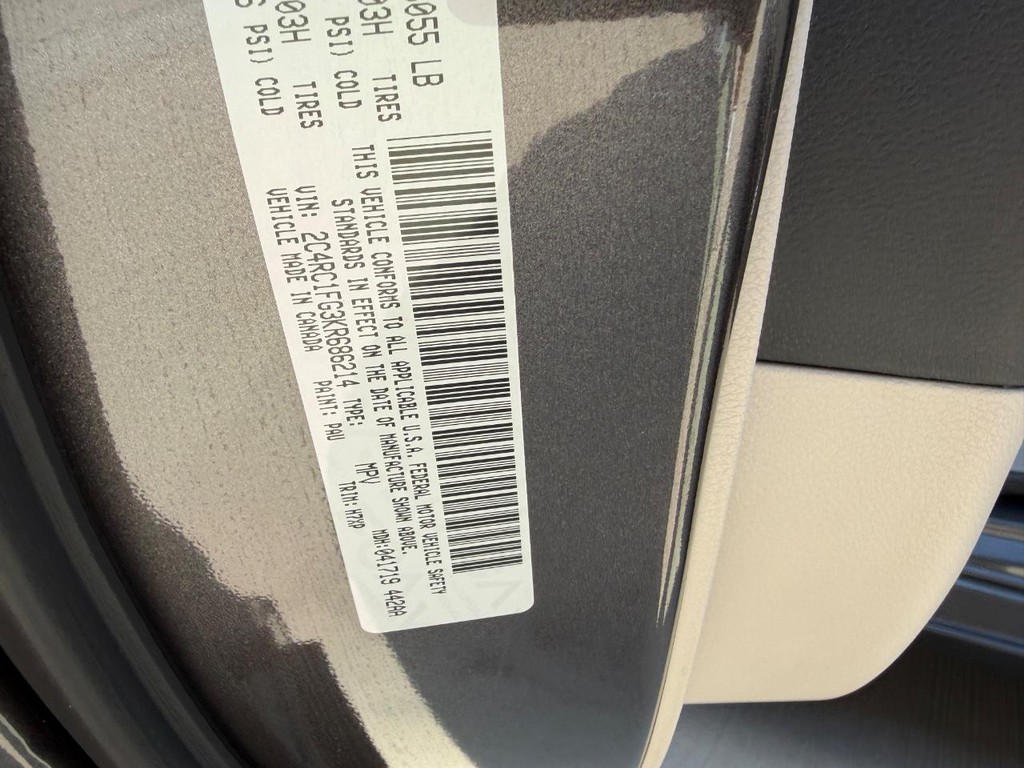 Chrysler Pacifica Vehicle Full-screen Gallery Image 24