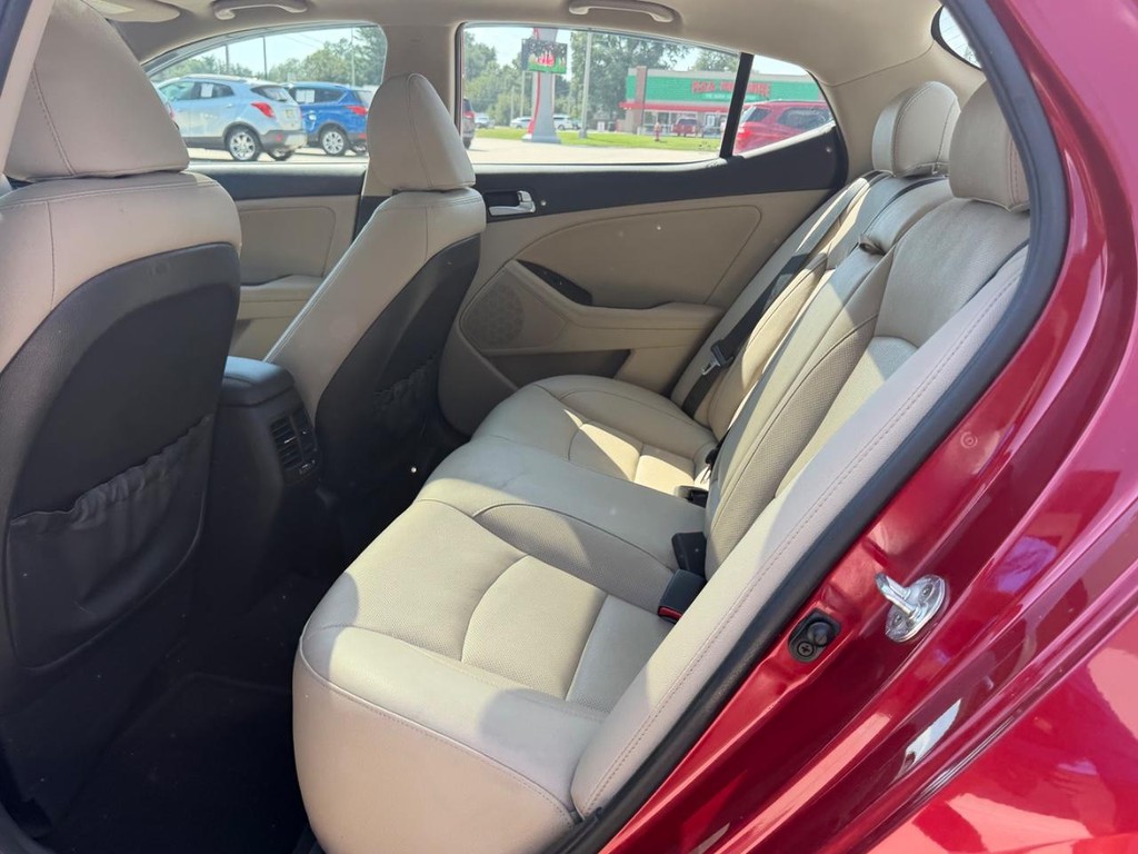 Kia Optima Vehicle Full-screen Gallery Image 7