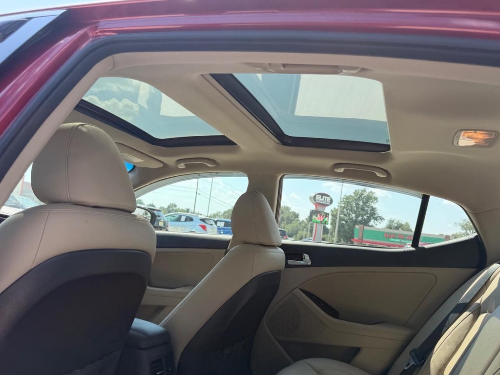 Kia Optima Vehicle Full-screen Gallery Image 8