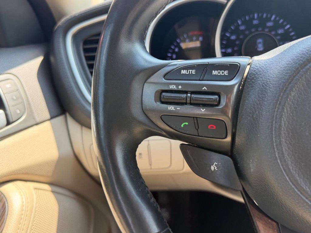 Kia Optima Vehicle Full-screen Gallery Image 11