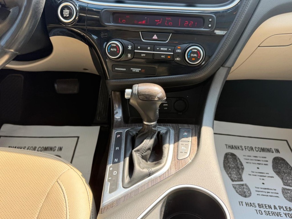 Kia Optima Vehicle Full-screen Gallery Image 15