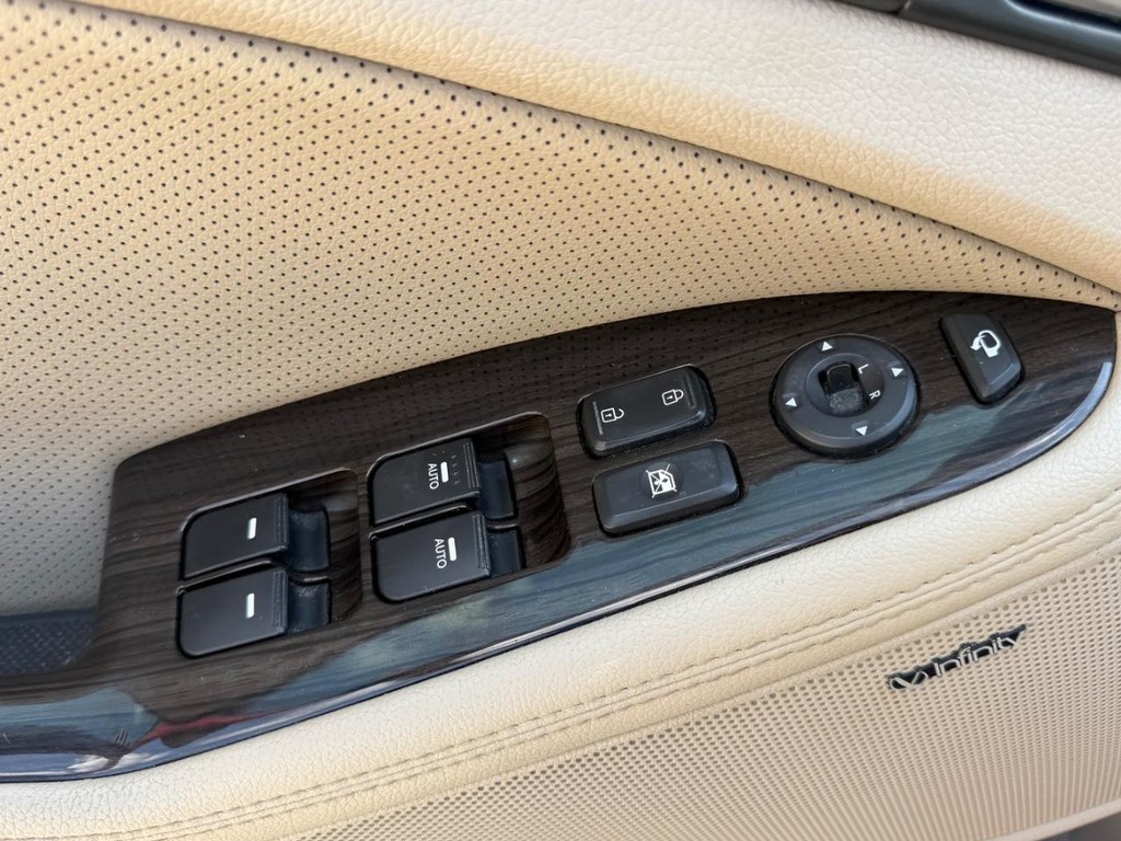 Kia Optima Vehicle Full-screen Gallery Image 17
