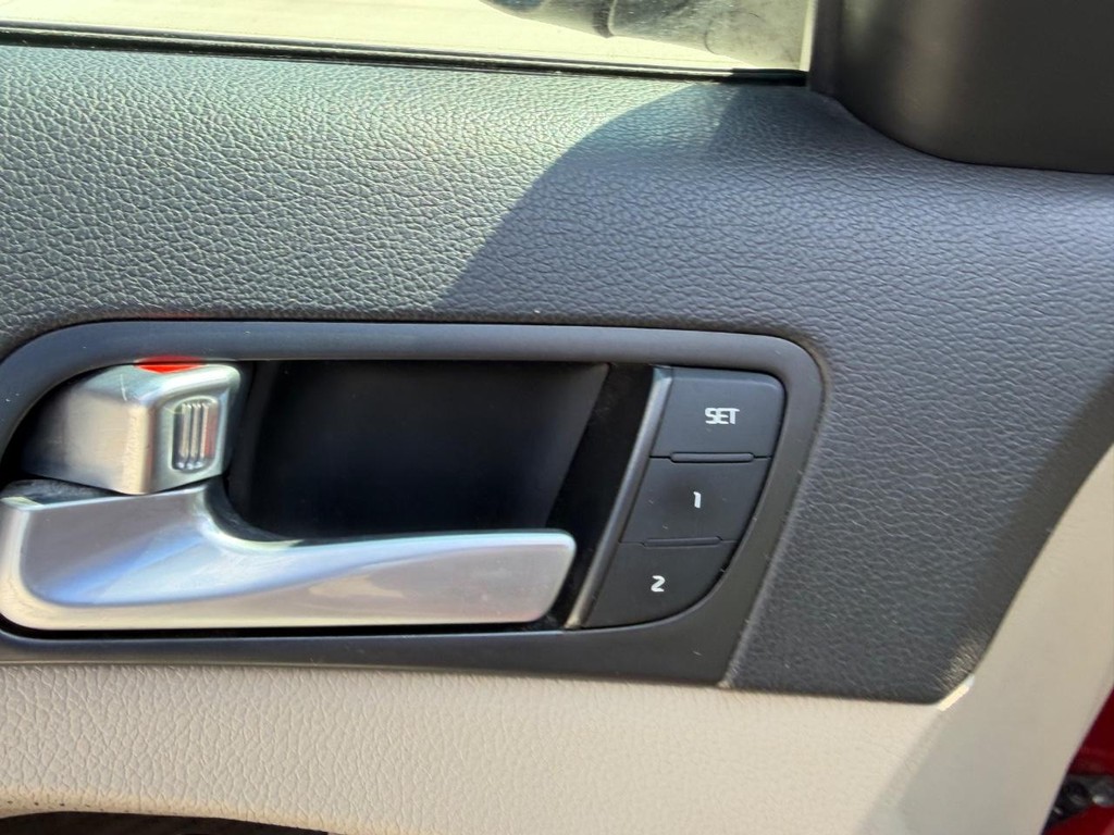 Kia Optima Vehicle Full-screen Gallery Image 18