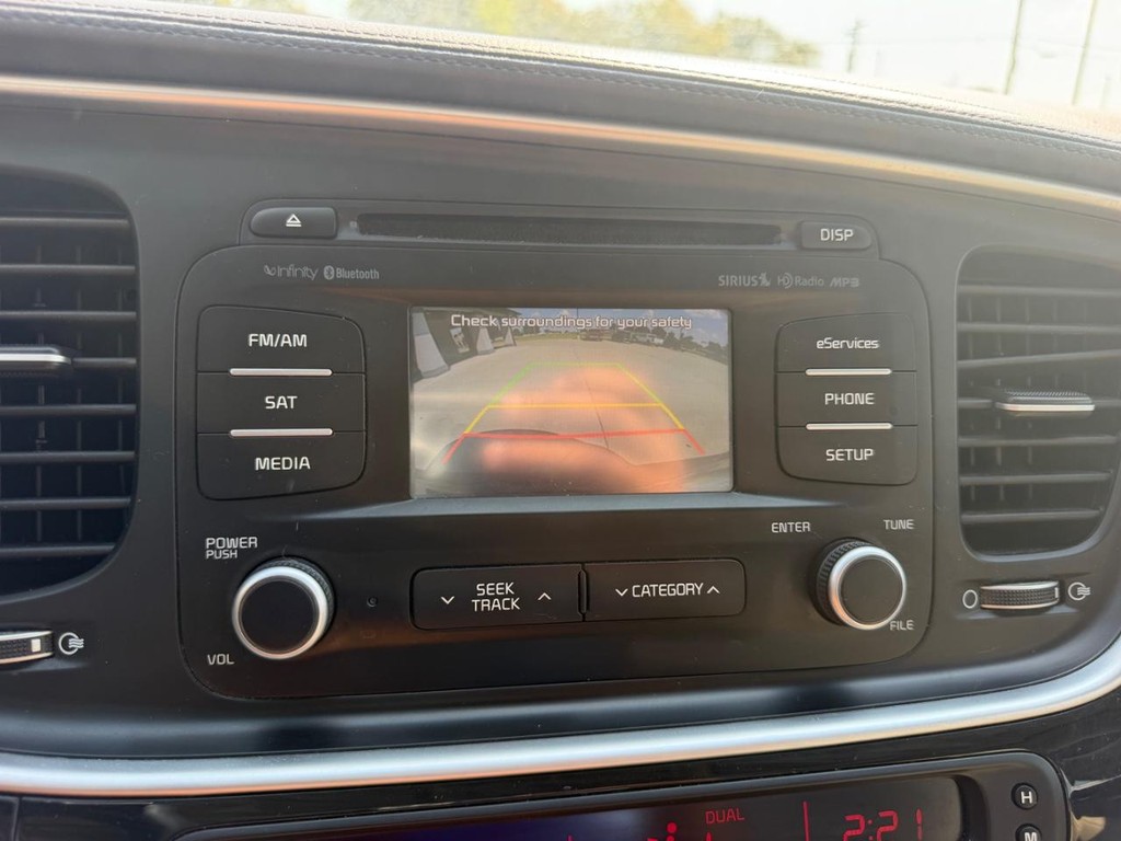 Kia Optima Vehicle Full-screen Gallery Image 21