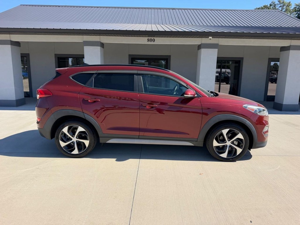 Hyundai Tucson Vehicle Full-screen Gallery Image 2