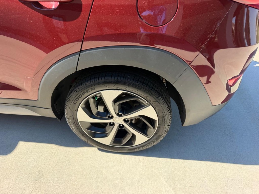 Hyundai Tucson Vehicle Full-screen Gallery Image 7