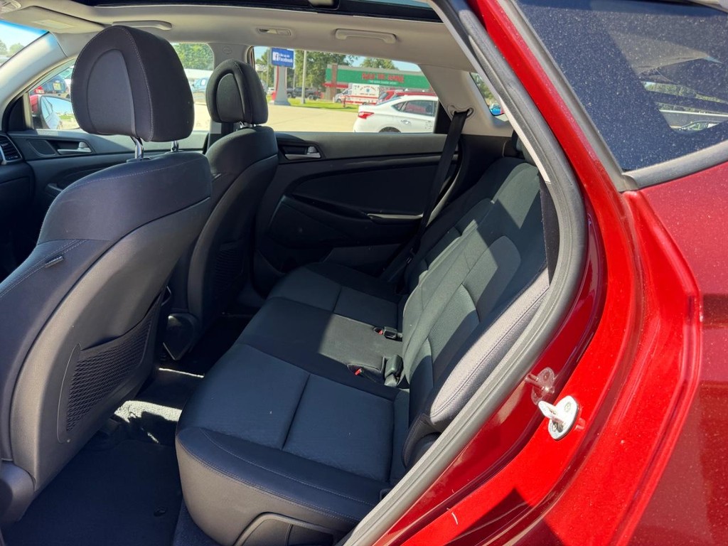 Hyundai Tucson Vehicle Full-screen Gallery Image 8