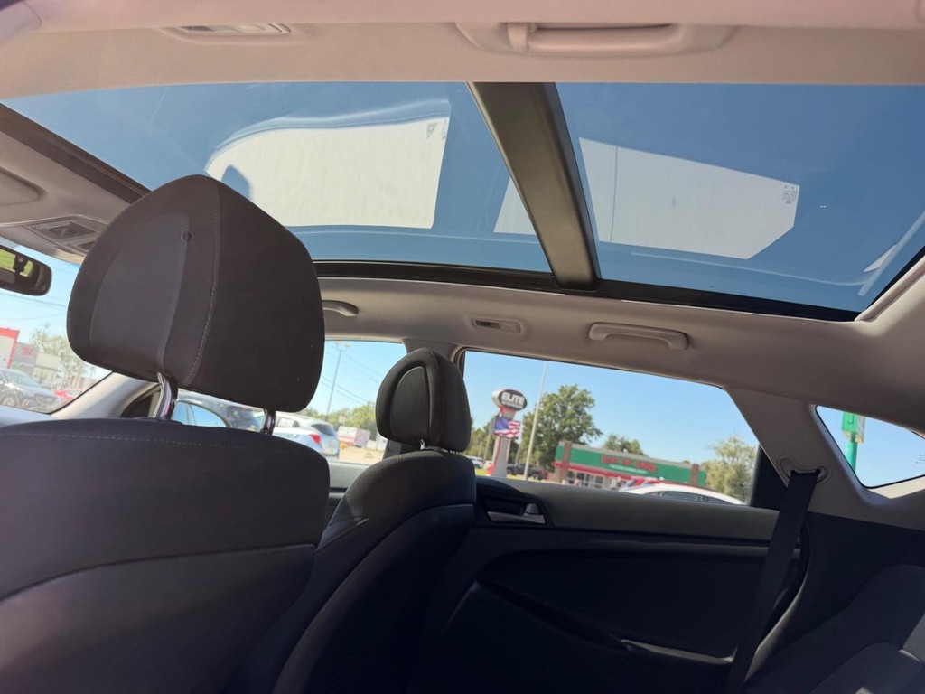 Hyundai Tucson Vehicle Full-screen Gallery Image 9