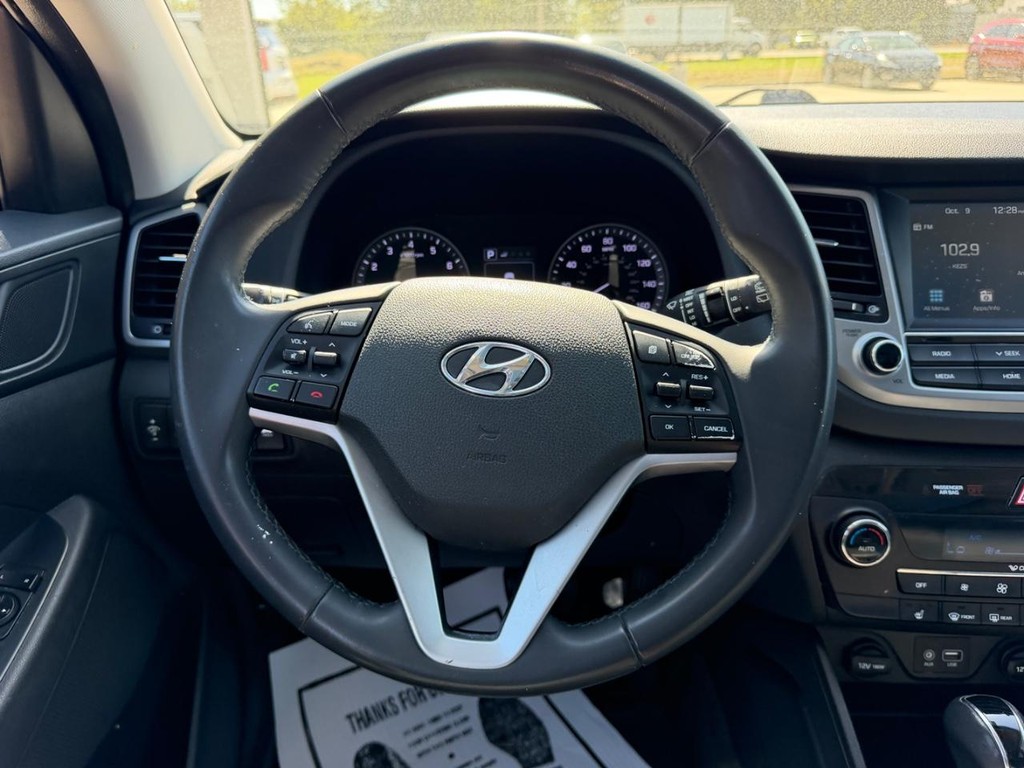 Hyundai Tucson Vehicle Full-screen Gallery Image 11