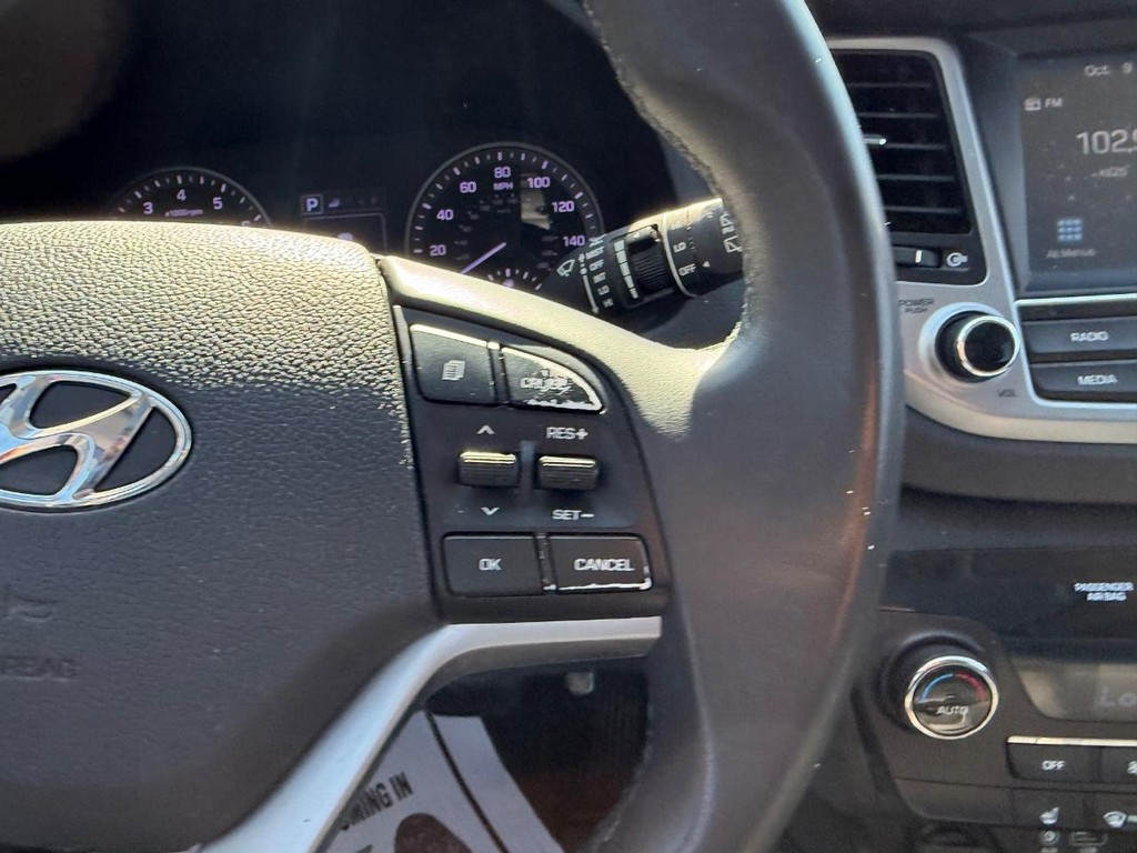 Hyundai Tucson Vehicle Full-screen Gallery Image 13