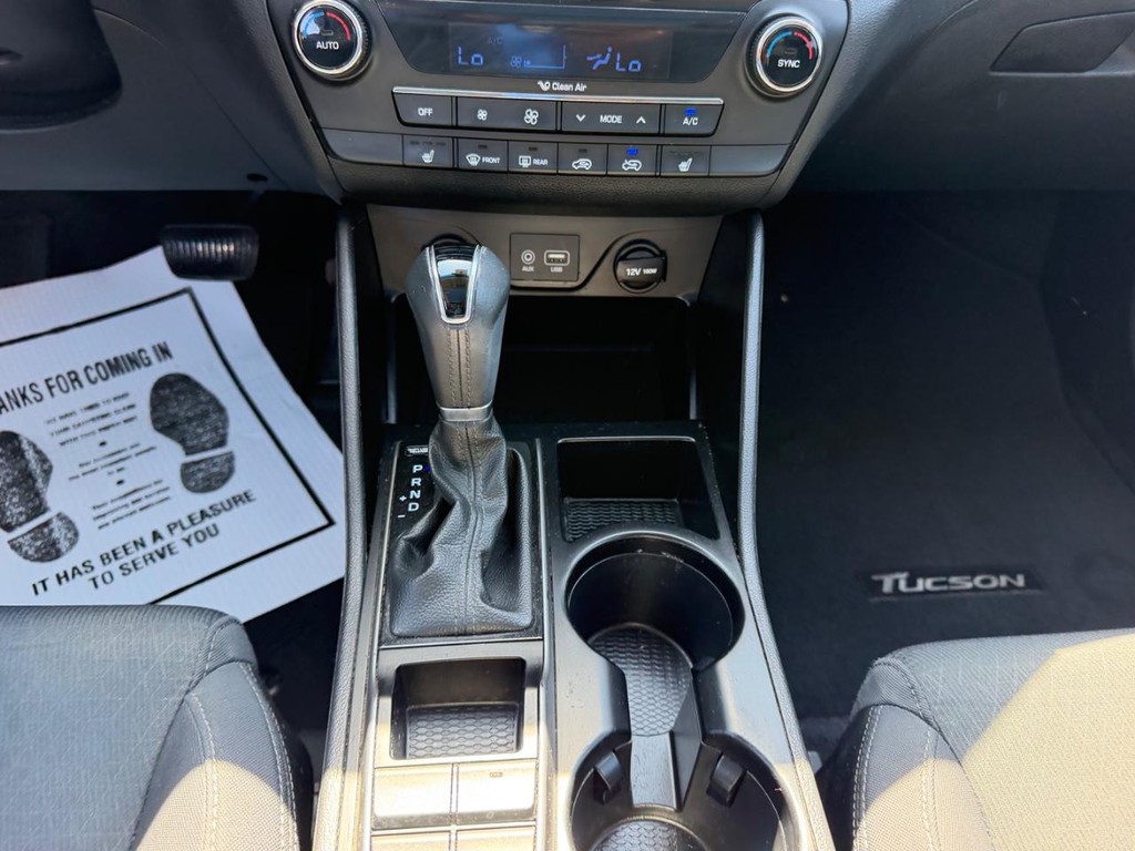 Hyundai Tucson Vehicle Full-screen Gallery Image 16