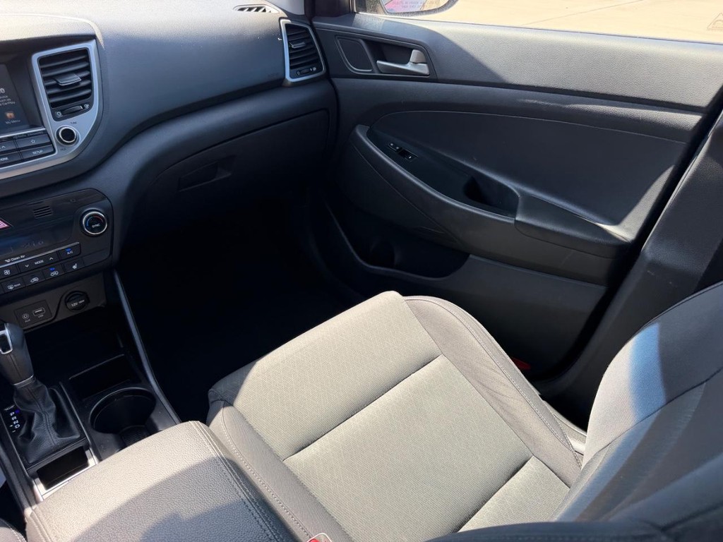 Hyundai Tucson Vehicle Full-screen Gallery Image 17