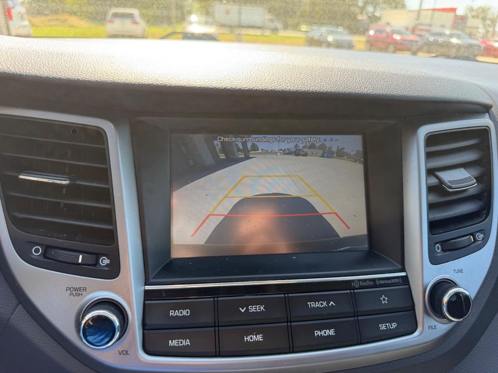 Hyundai Tucson Vehicle Full-screen Gallery Image 20