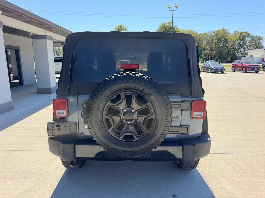 Jeep Wrangler Vehicle Full-screen Gallery Image 4