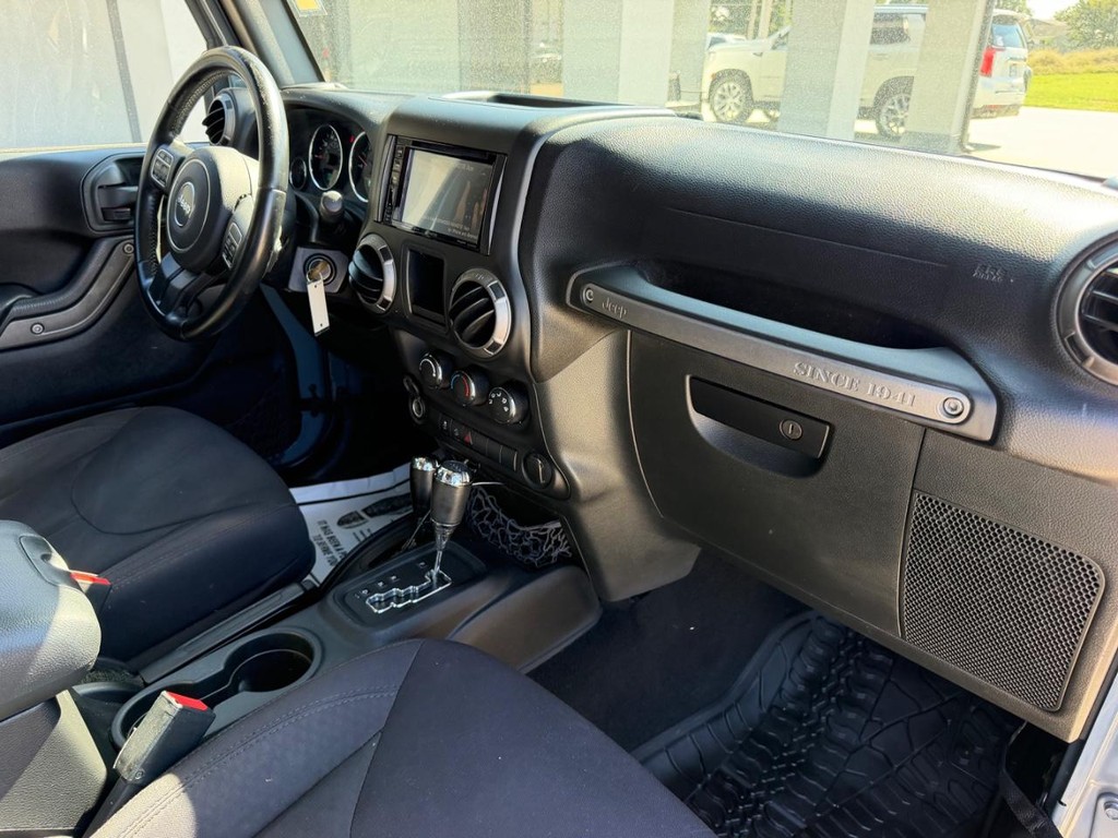 Jeep Wrangler Vehicle Full-screen Gallery Image 7