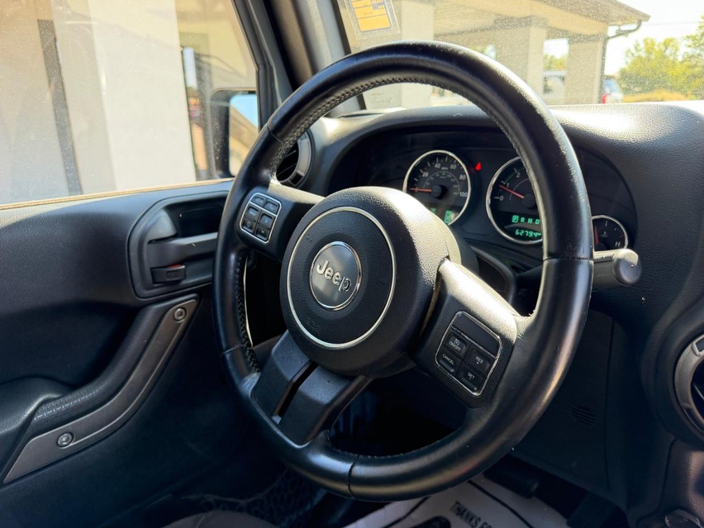 Jeep Wrangler Vehicle Full-screen Gallery Image 8