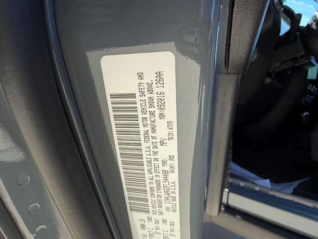 Jeep Wrangler Vehicle Full-screen Gallery Image 18
