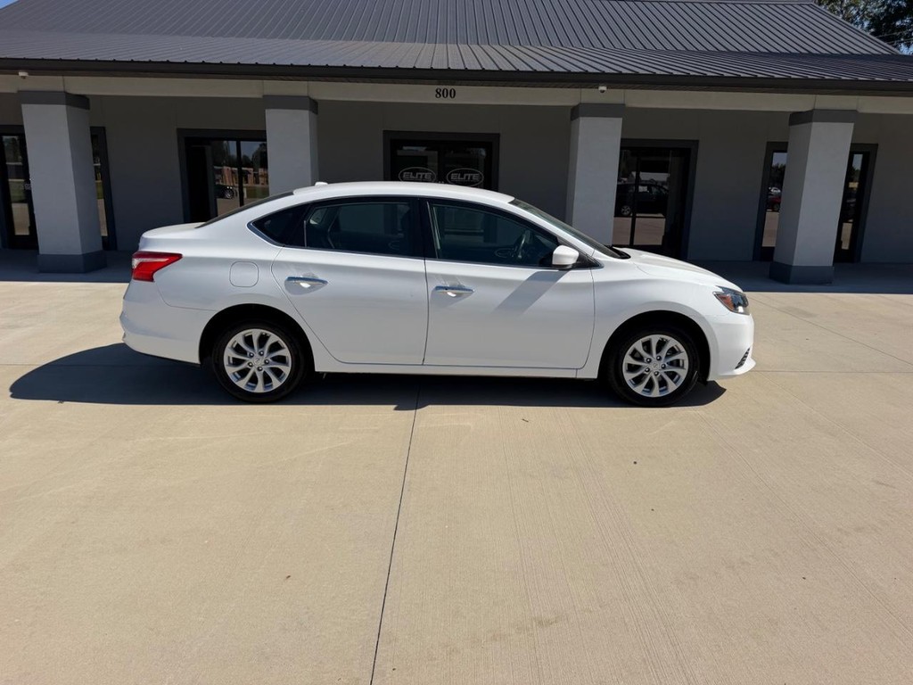 Nissan Sentra Vehicle Full-screen Gallery Image 2