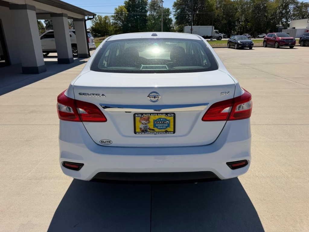 Nissan Sentra Vehicle Full-screen Gallery Image 4