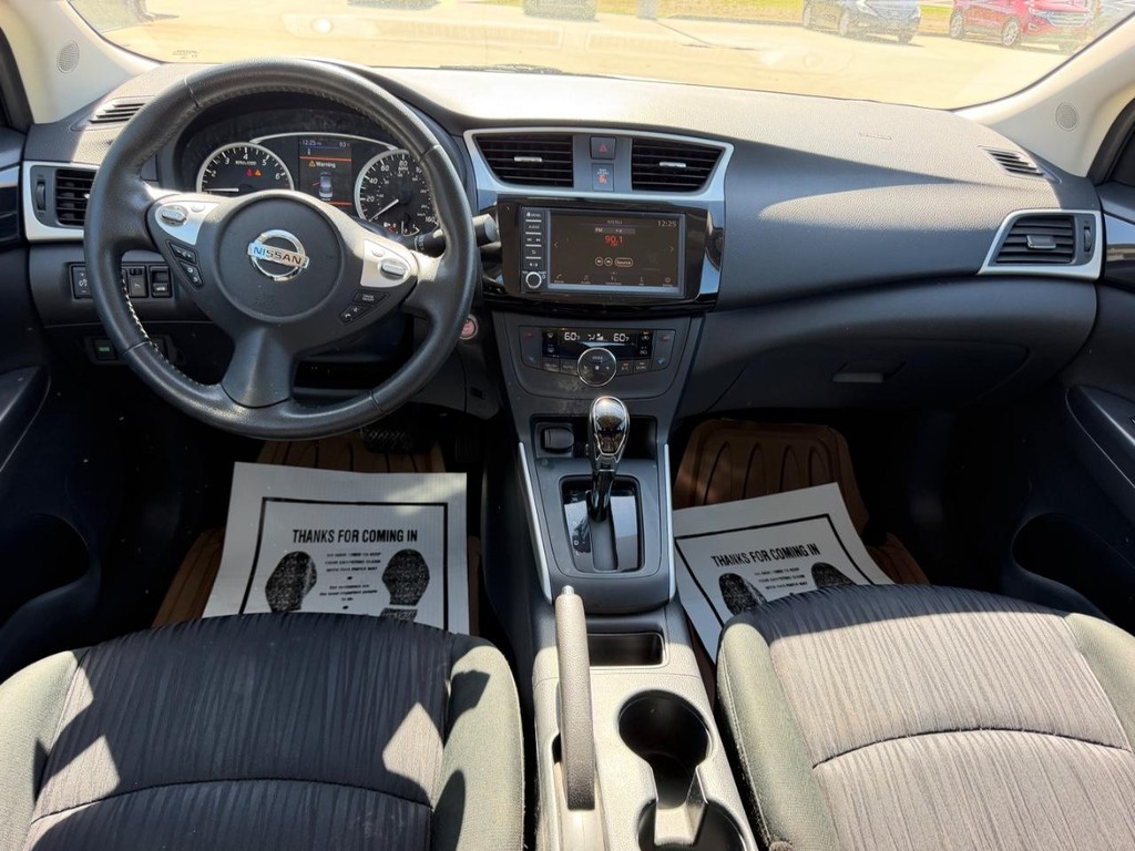 Nissan Sentra Vehicle Full-screen Gallery Image 8