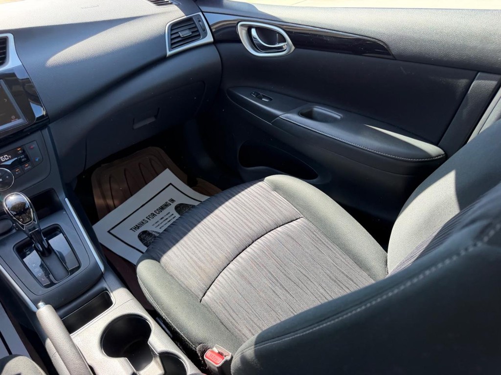 Nissan Sentra Vehicle Full-screen Gallery Image 15