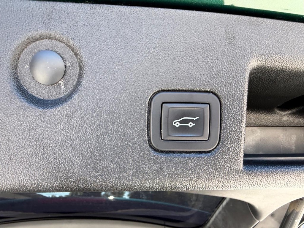 Chevrolet Equinox Vehicle Full-screen Gallery Image 6