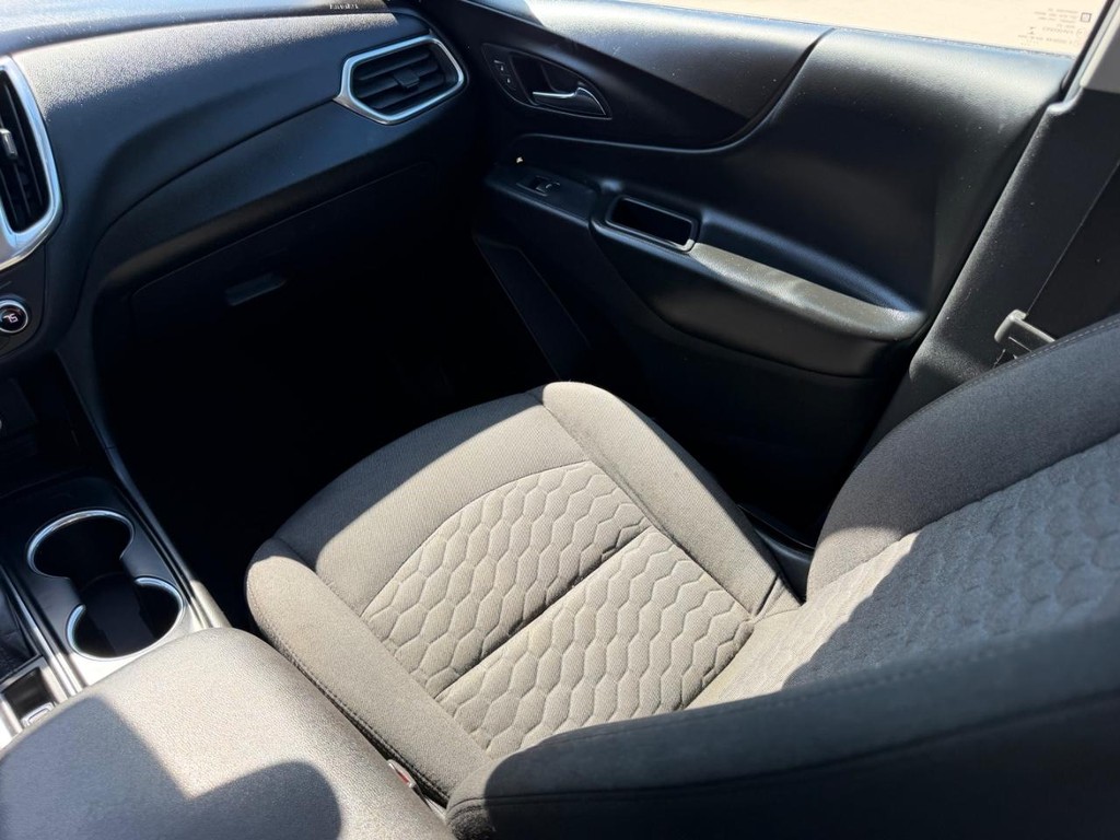 Chevrolet Equinox Vehicle Full-screen Gallery Image 16