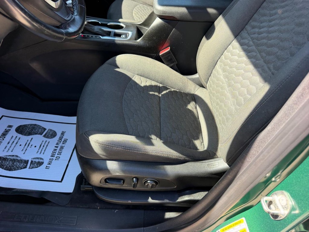 Chevrolet Equinox Vehicle Full-screen Gallery Image 18